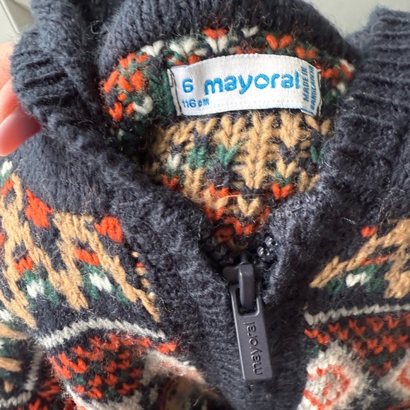 Assorted Sweaters and Jackets Collection - Picture 12 of 14